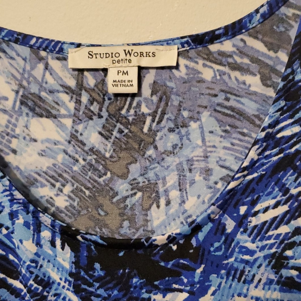 Dress - Picture 3 of 5